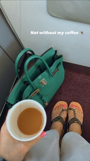 Karisma Kapoor feet photo thumbnail