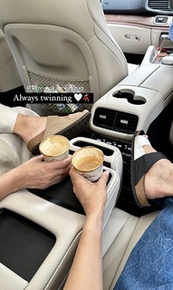 Karisma Kapoor feet photo thumbnail