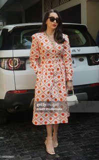 Karisma Kapoor feet photo thumbnail