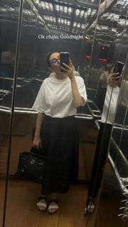 Karisma Kapoor feet photo thumbnail
