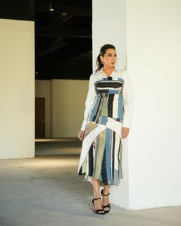 Karisma Kapoor feet photo thumbnail