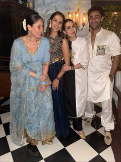 Karisma Kapoor feet photo thumbnail