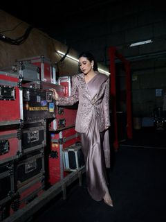 Karisma Kapoor feet photo thumbnail