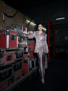 Karisma Kapoor feet photo thumbnail