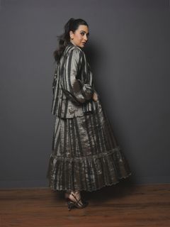 Karisma Kapoor feet photo 16