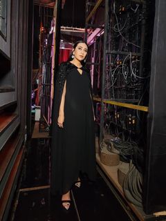 Karisma Kapoor feet photo 13