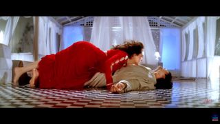 Karisma Kapoor feet photo 10