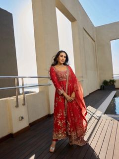 Karisma Kapoor feet photo 3