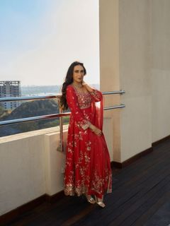 Karisma Kapoor feet photo 2