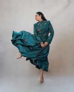 Karisma Kapoor feet photo 14
