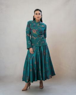 Karisma Kapoor feet photo 12