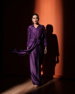Karisma Kapoor feet photo 11