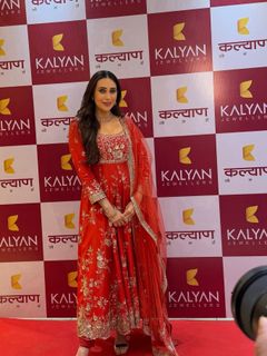 Karisma Kapoor feet photo 9