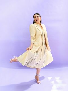 Karisma Kapoor feet photo 18