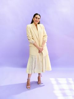 Karisma Kapoor feet photo 16