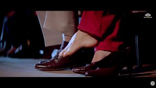 Karisma Kapoor feet photo 7