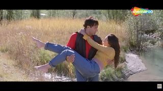 Karisma Kapoor feet photo 5