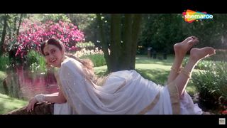 Karisma Kapoor feet photo 4