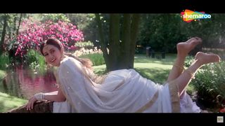 Karisma Kapoor feet photo 3