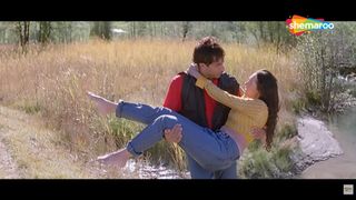 Karisma Kapoor feet photo 1
