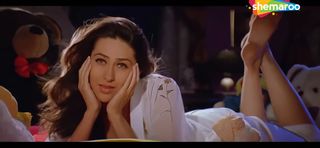 Karisma Kapoor feet photo 16
