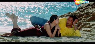 Karisma Kapoor feet photo 6