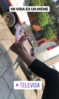Karla Farfán feet photo 2