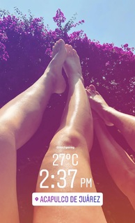 Karla Farfán feet photo 16