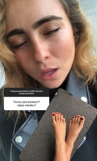 Karla Farfán feet photo 11