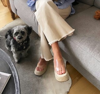 Karla Farfán feet photo 4