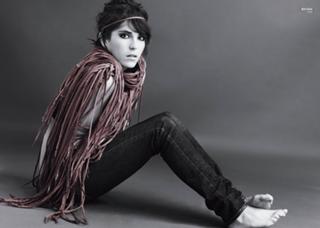 Karla Souza feet photo thumbnail