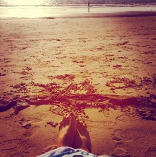 Karla Souza feet photo thumbnail