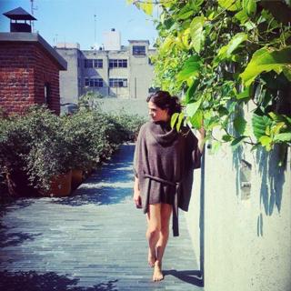 Karla Souza feet photo thumbnail