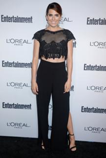 Karla Souza feet photo thumbnail