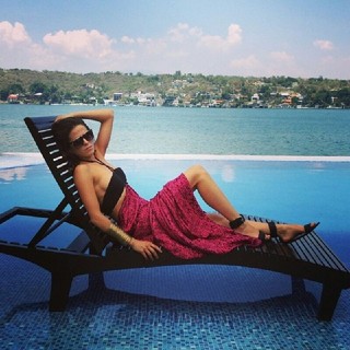 Karla Souza feet photo thumbnail