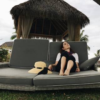 Karla Souza feet photo thumbnail
