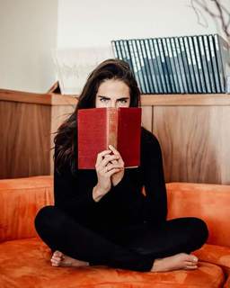 Karla Souza feet photo thumbnail
