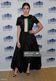 Karla Souza feet photo thumbnail