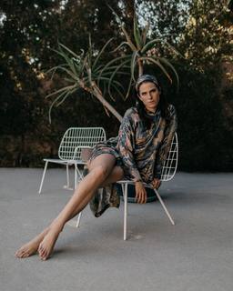 Karla Souza feet photo thumbnail