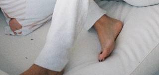 Karla Souza feet photo thumbnail