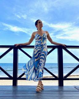 Karla Souza feet photo thumbnail