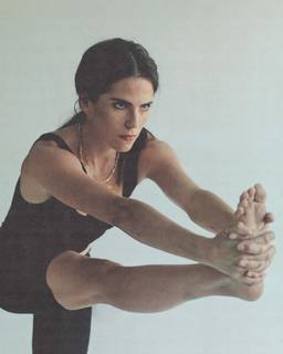 Karla Souza feet photo thumbnail