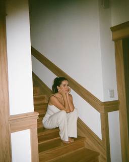 Karla Souza feet photo thumbnail
