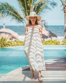 Karla Souza feet photo thumbnail