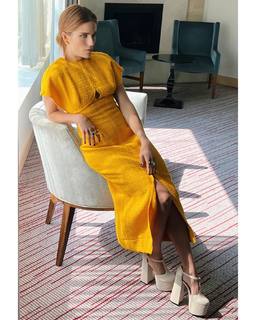 Karla Souza feet photo thumbnail