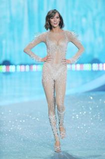 Karlie Kloss feet photo thumbnail