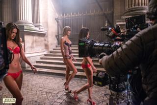 Karlie Kloss feet photo thumbnail