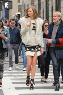 Karlie Kloss feet photo thumbnail