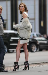 Karlie Kloss feet photo thumbnail