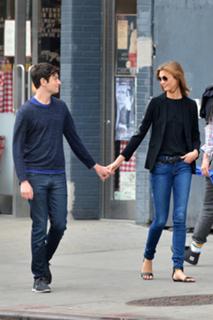 Karlie Kloss feet photo thumbnail